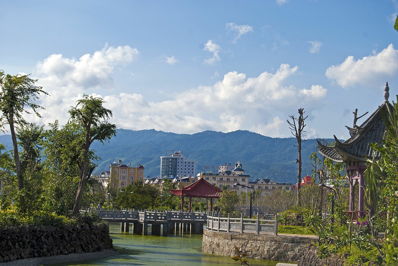 1280px-Ruili_City%2C_Yunnan%2C_China.jpg