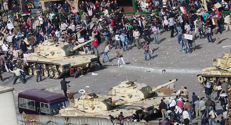 Egyptian-army-tanks-amid--011.jpg