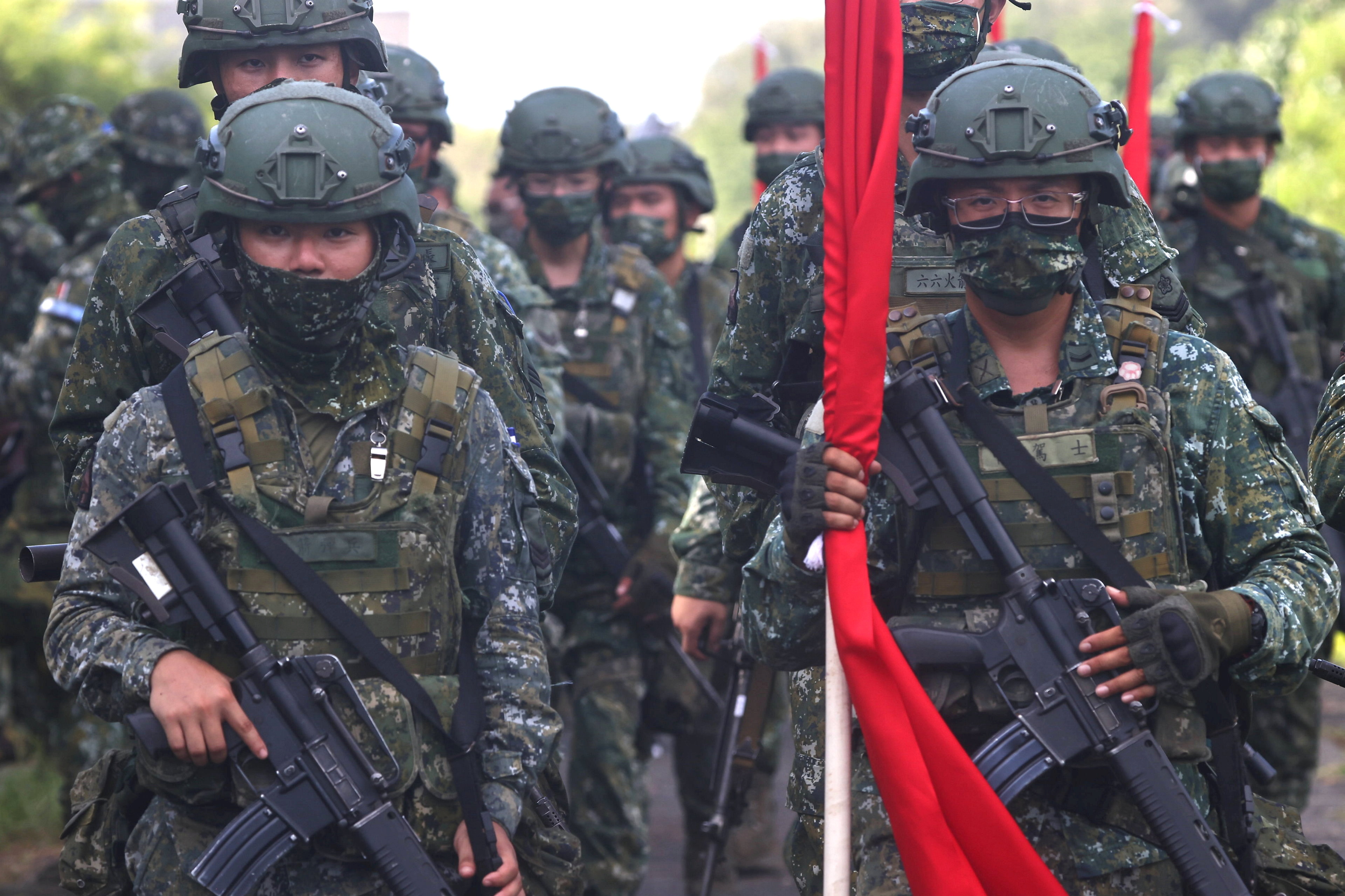 Soldiers march to position during an anti-invasion drill on the beach during the annual Han Kuang military drill in Tainan, Taiwan, September 14, 2021. REUTERS/Ann Wang