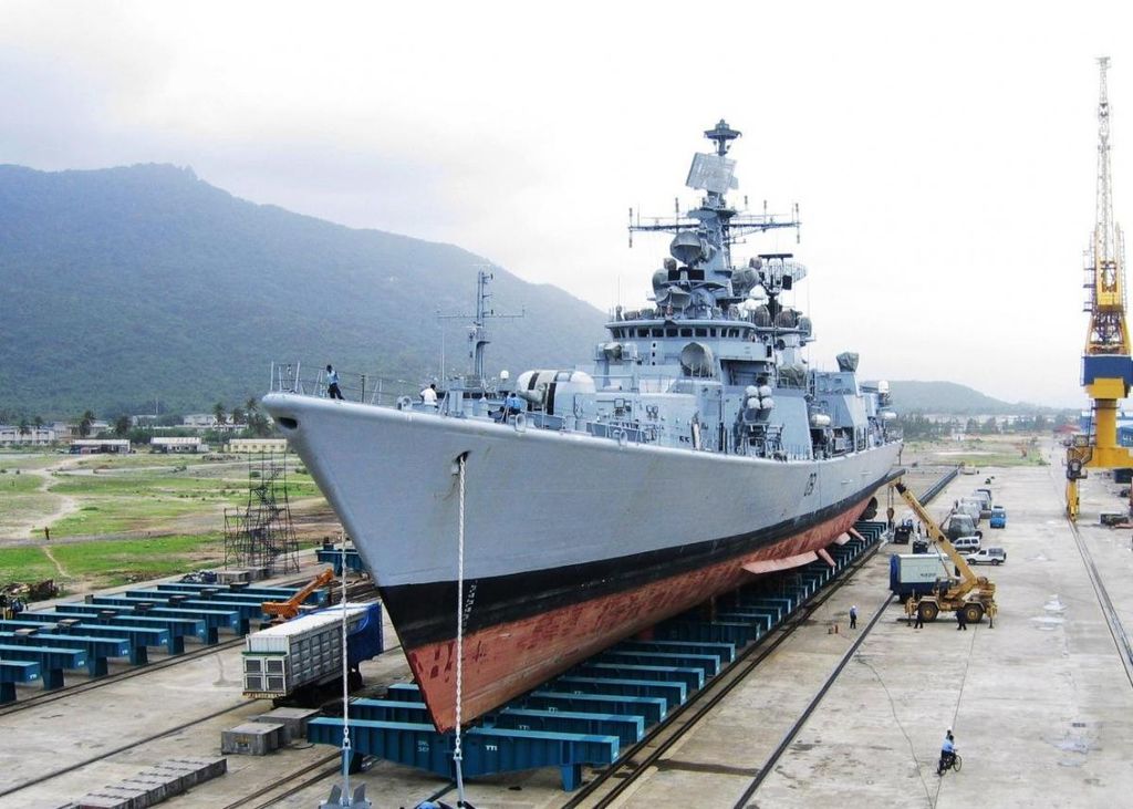 1024px-INS_Delhi_%28D61%29_docked_using_the_shiplift_system_at_Naval_Ship_Repair_Yard_at_INS_Kadamba_%28Karwar%29.jpg