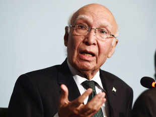 nuclear-power-pakistan-knows-to-defend-itself-sartaj-aziz.jpg