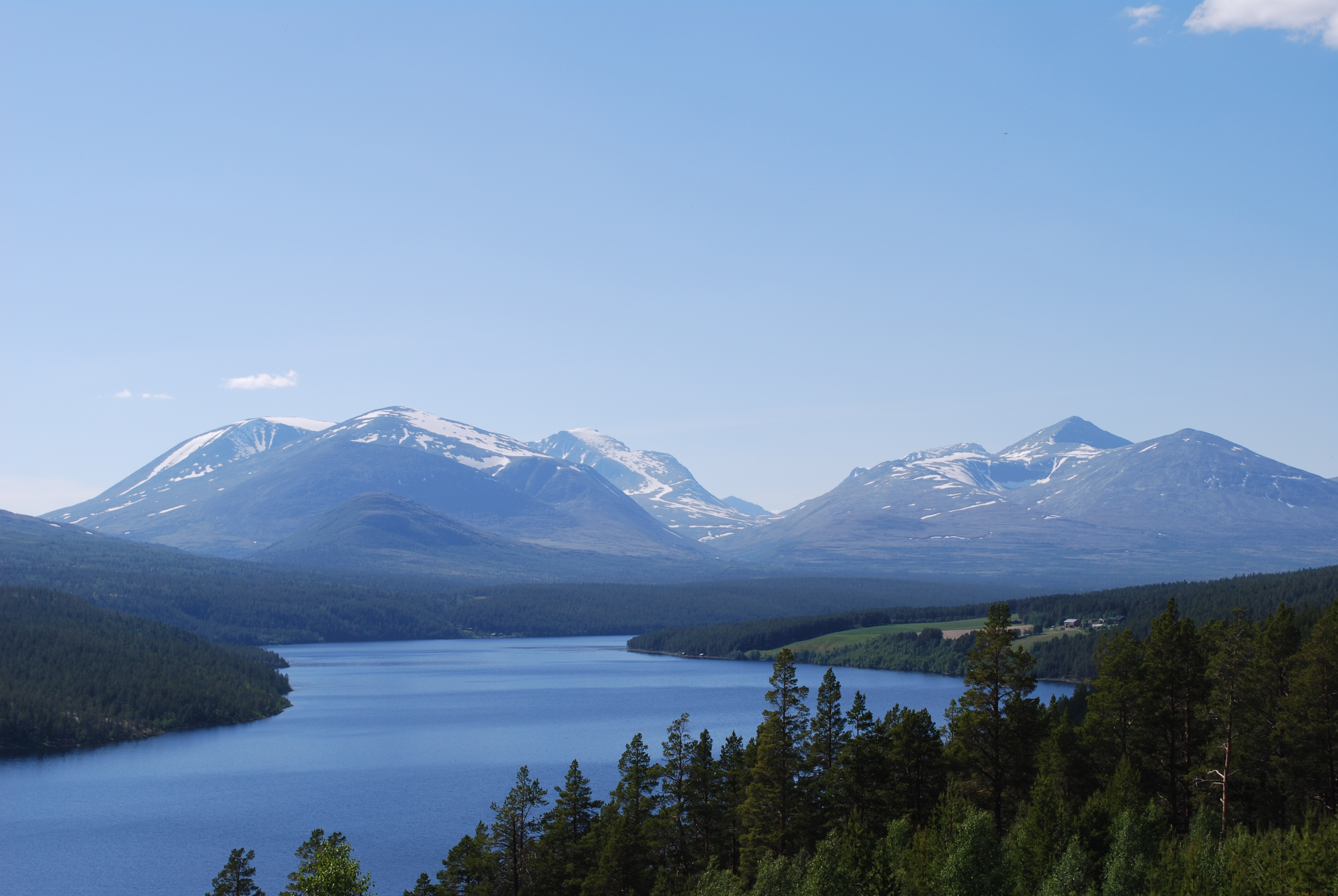 Atnsj%C3%B8en_og_Rondane_01.JPG