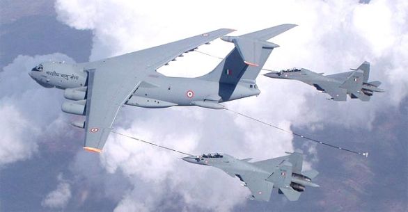 AIR_IL-78_Refuels_SU-30MKIs_Side_lg.jpg