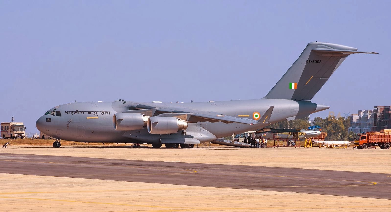 Indian+C-17+Globemaster+III+Military+Transport+Aircraft+with+a+LCA+Tejas+MK+1+Tejas+Payload+1.jpg