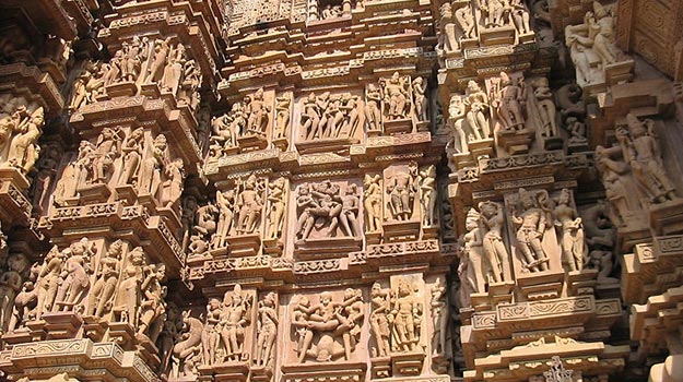 800px-Khajuraho_temple1.jpg