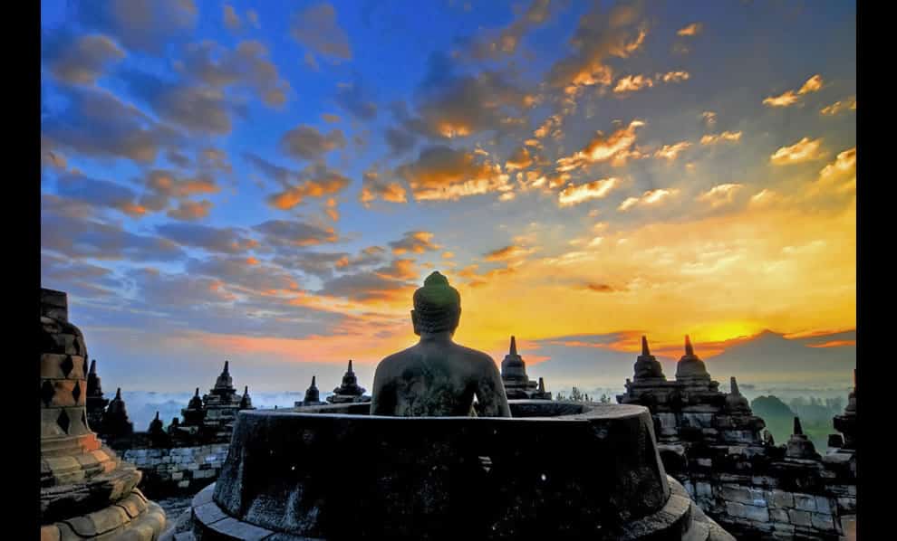 yogyakarta-borobudur-stupa-sunrise.jpg