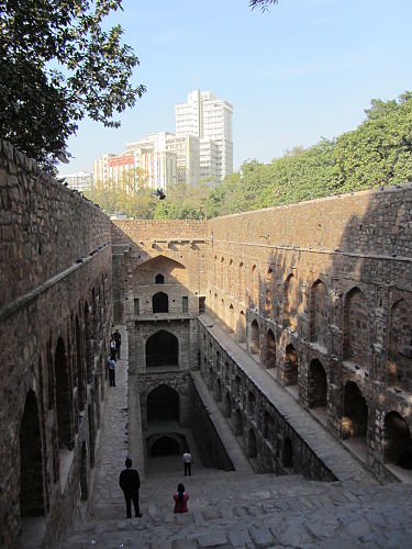 375px-Agrasen_Ki_Baoli_%28Ugrasen_Ki_Baoli%29.JPG