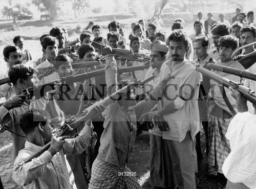 0132825-BANGLADESH-LIBERATION-WAR-The-Mukti-Bahini-Hindu-freedom-fighters-who-fought-to-liberate-East-Pakistan-from-West-Pakistan-during-the-Bangladesh-Liberation-War-hold-captive-men-who-are-accused-of.jpg