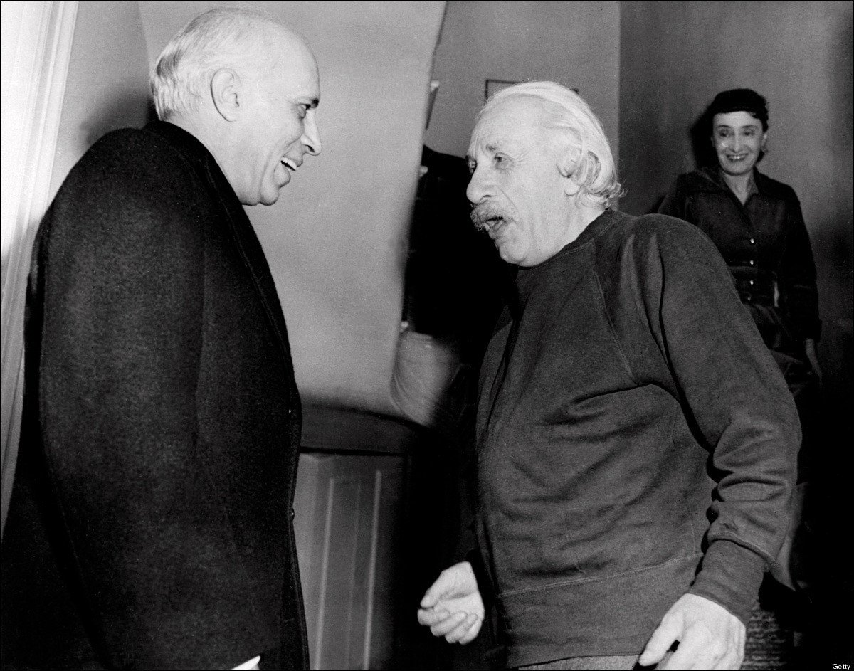 Jawaharlal-Nehru-meeting-Albert-Einstein-at-Princeton-USA-1949.jpg