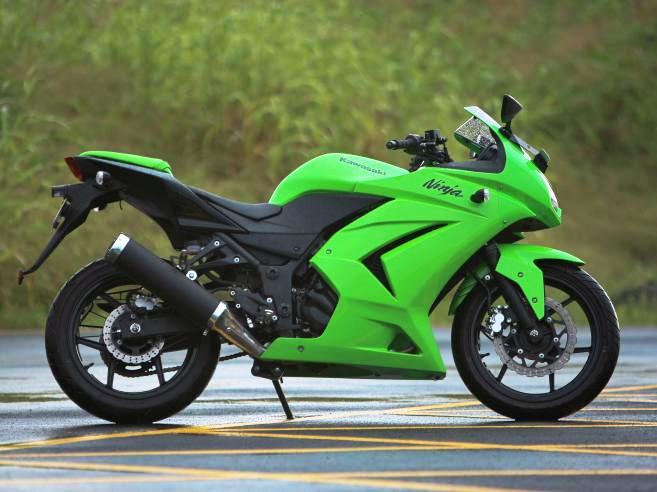 Kawasaki_Ninja_250R_India_Green_13.jpg