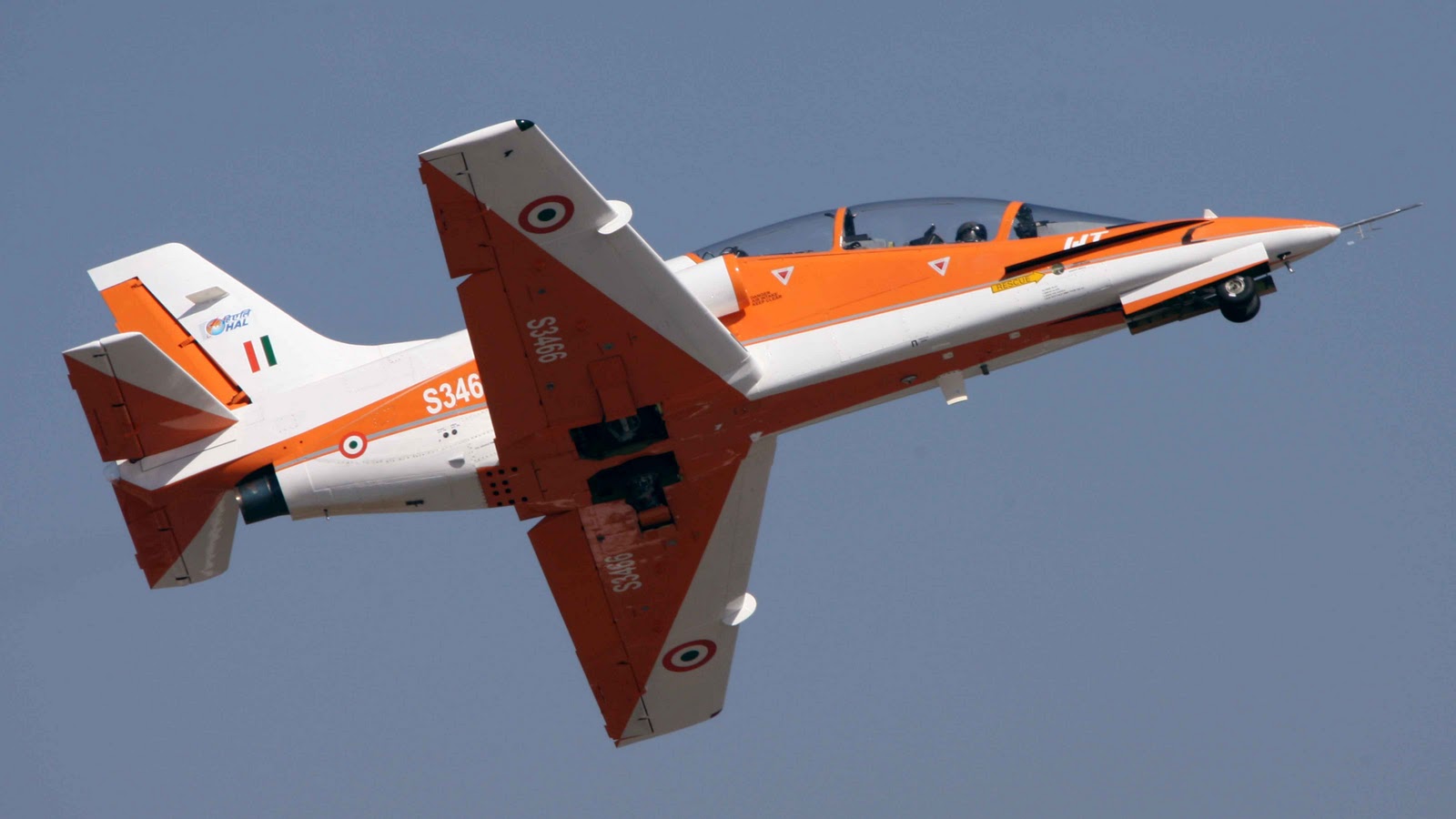 IJT+Aircraft+flying+in+AERO+INDIA+2011%2528VKSL7033%2529.JPG