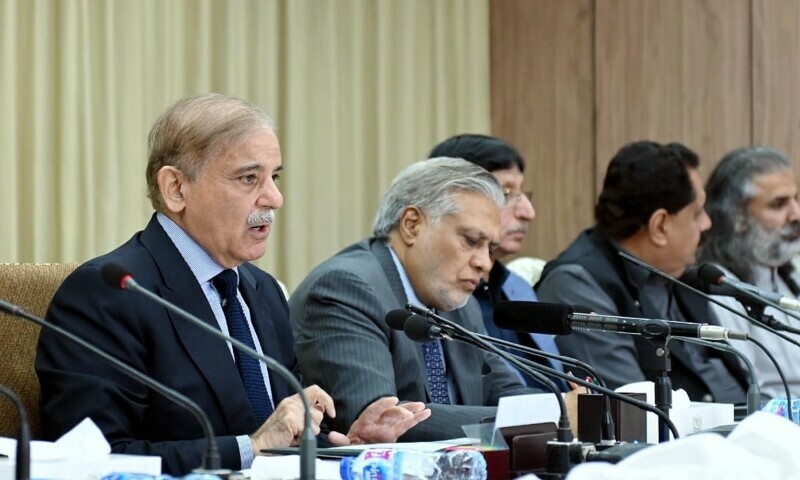<p>Prime Minister Shehbaz Sharif address a press conference in Islamabad alongside the federal cabinet on Wednesday. — Photo courtesy: PID</p>