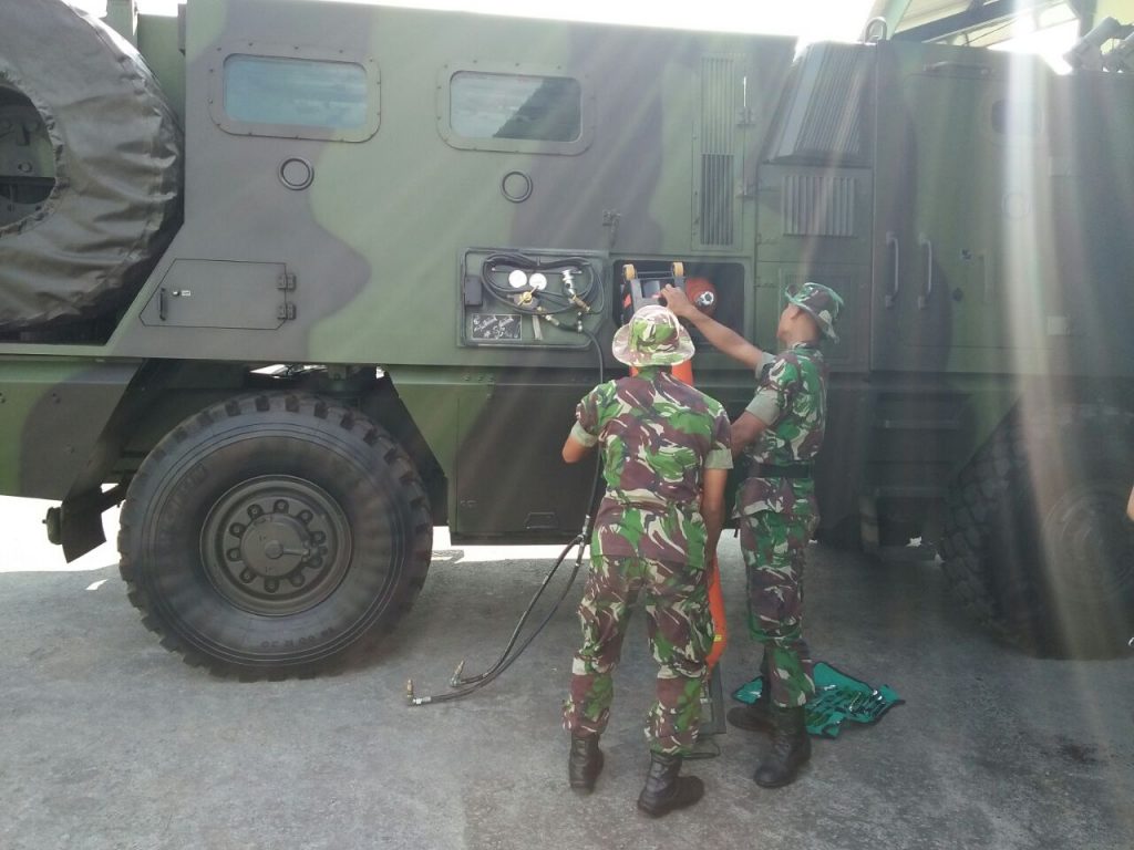 Denpal-Divif-2-Kostrad-Laksanakan-Perawatan-Meriam-Caesar-155-MM-2-1024x768.jpg