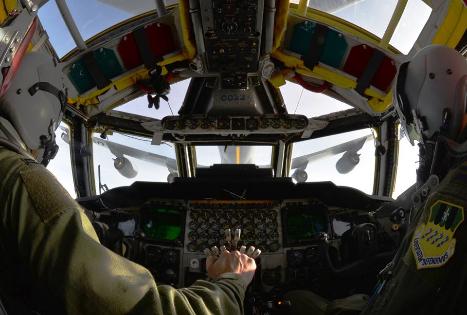 B-52-cockpit-refuel.jpg