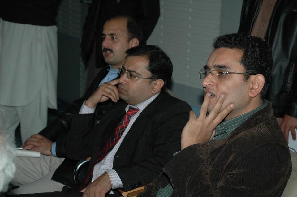 Waqar_Setti_of_Express_News_and_Ali_Imran.jpg