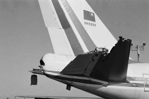 Boeing-747SP-N4522V-China-Airlines-006-damage.jpg