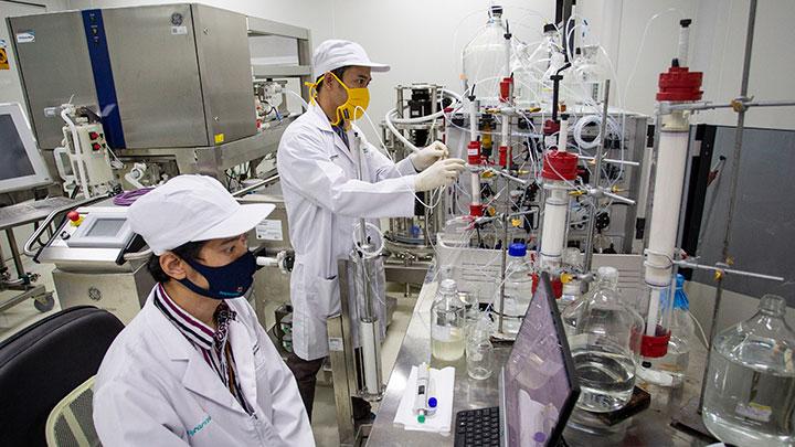 Scientists work in the Merah Putih vaccine research facility of the Bio Farma office in Bandung, Wednesday, August 12, 2020. ANTARA/Dhemas Reviyanto