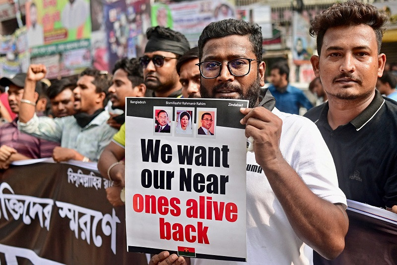 bangladesh nationalist party bnp activists form a human chain to mark the international day of the victims of enforced disappearances along a street in dhaka on august 30 2023 photo afp