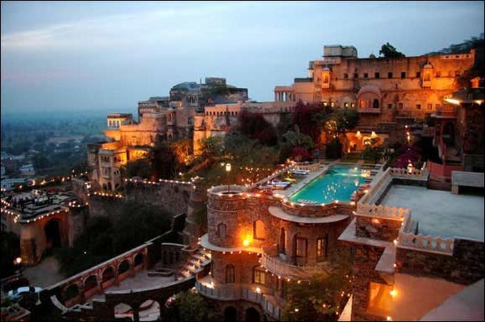 Neemrana-Main-Article-1-www.rajasthandirect.com_.jpg