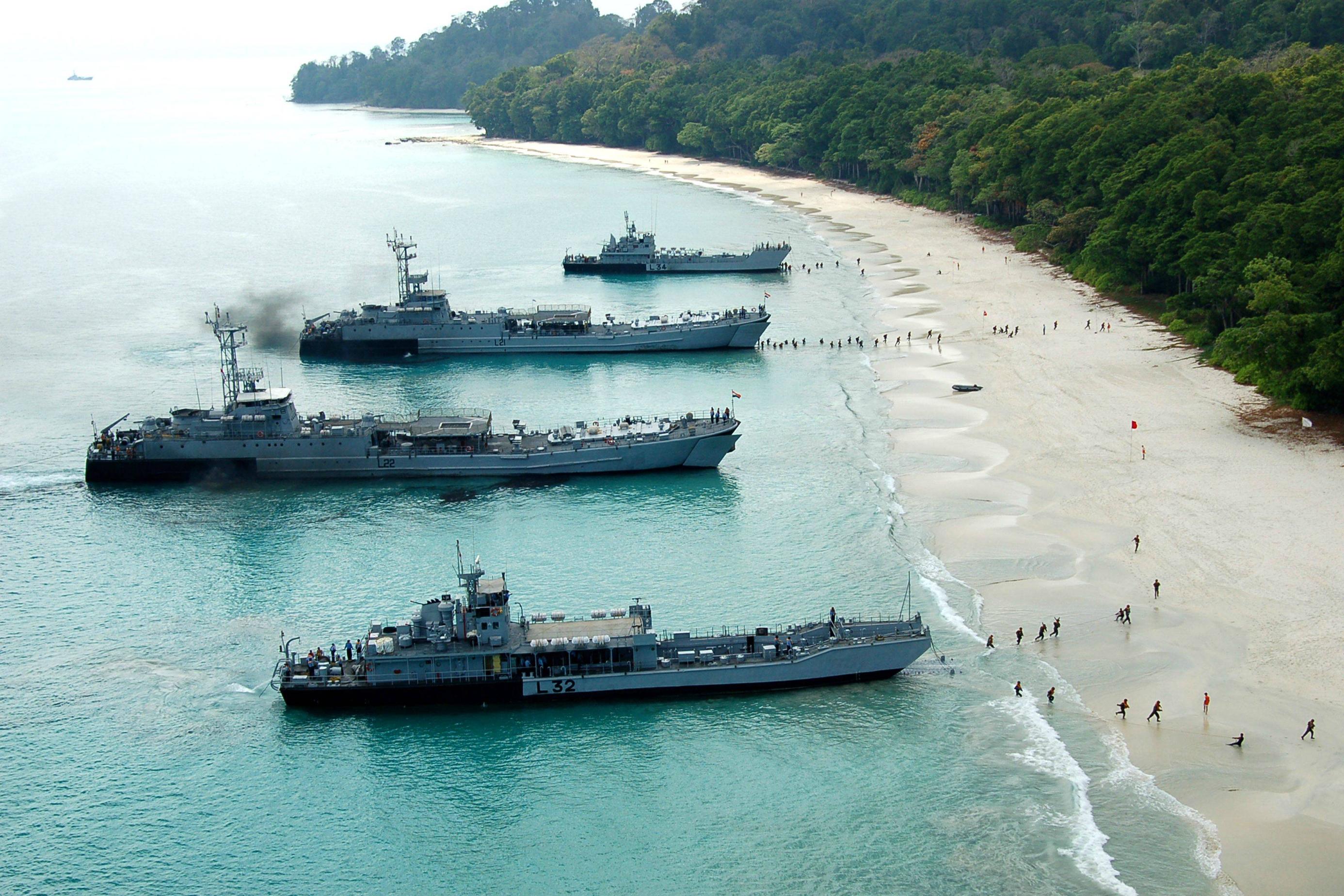 L-32_L-34_L-21_L-22_LSTs_and_LCUs_beached.jpg