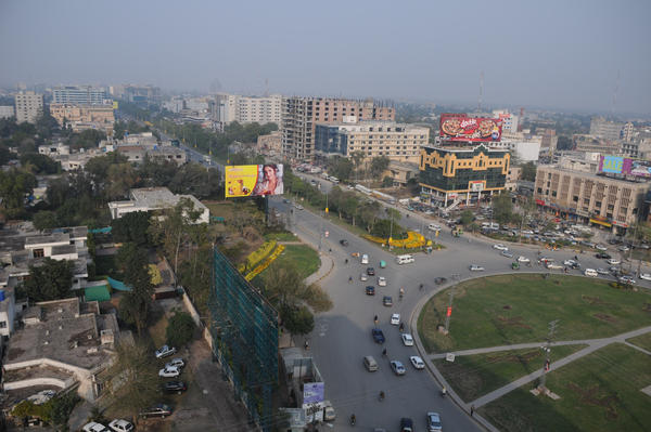 Main_Boulevard_Gulberg_Lahore_by_iqbalions.jpg