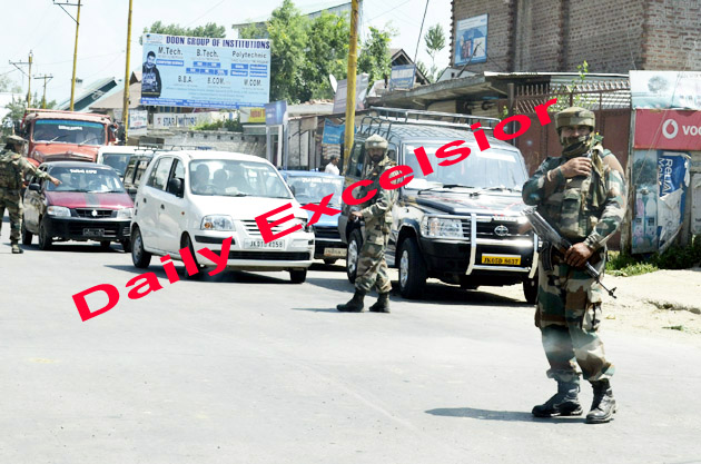 Army-jawans-on-high-alert-after-militant-attack-in-Sopore-town-of-Baramulla-district-in-Kashmir-early-today-PHOTO-BY-AABID-NABI-2-copy.jpg