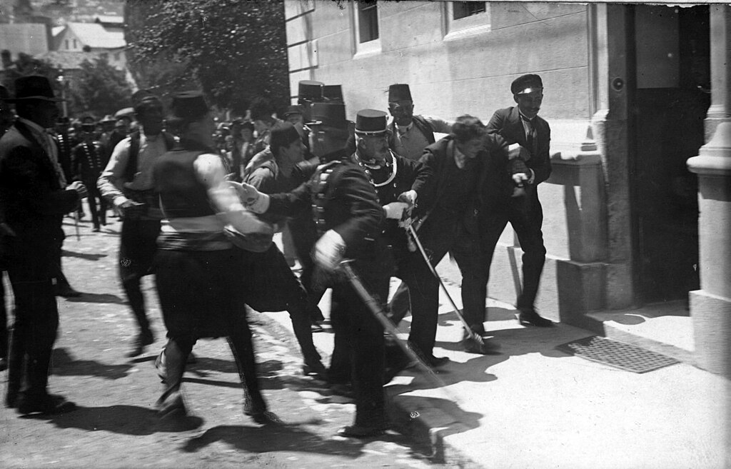 1024px-Gavrilo_Princip_captured_in_Sarajevo_1914.jpg