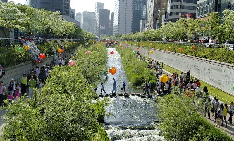 Korea-Seoul-Cheonggyecheon-2008-01.jpg