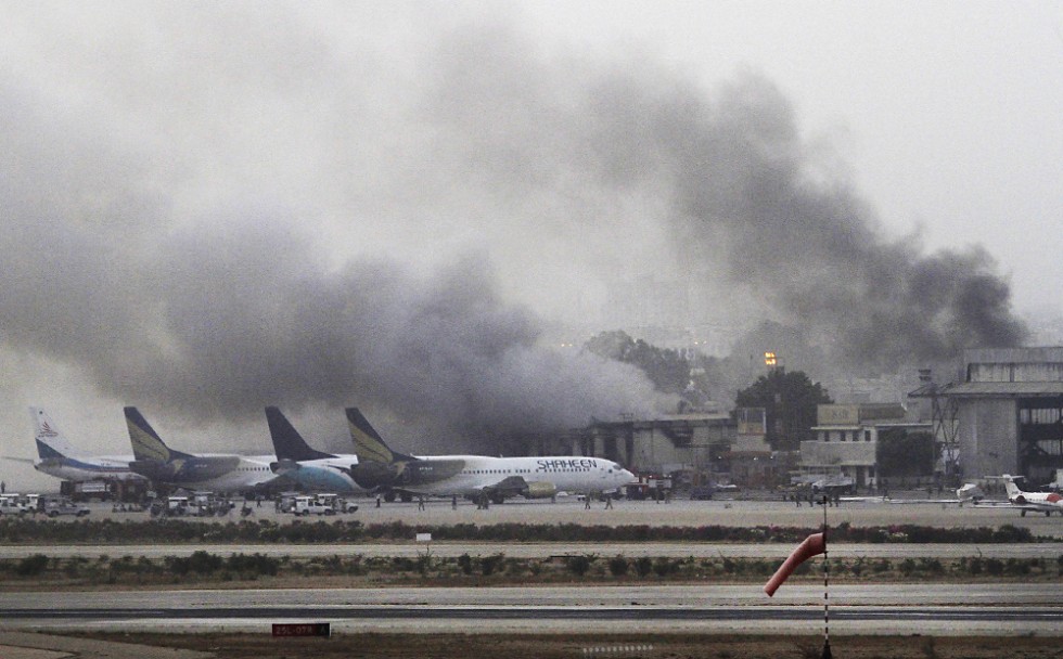 karachi-airportsmoke.jpg