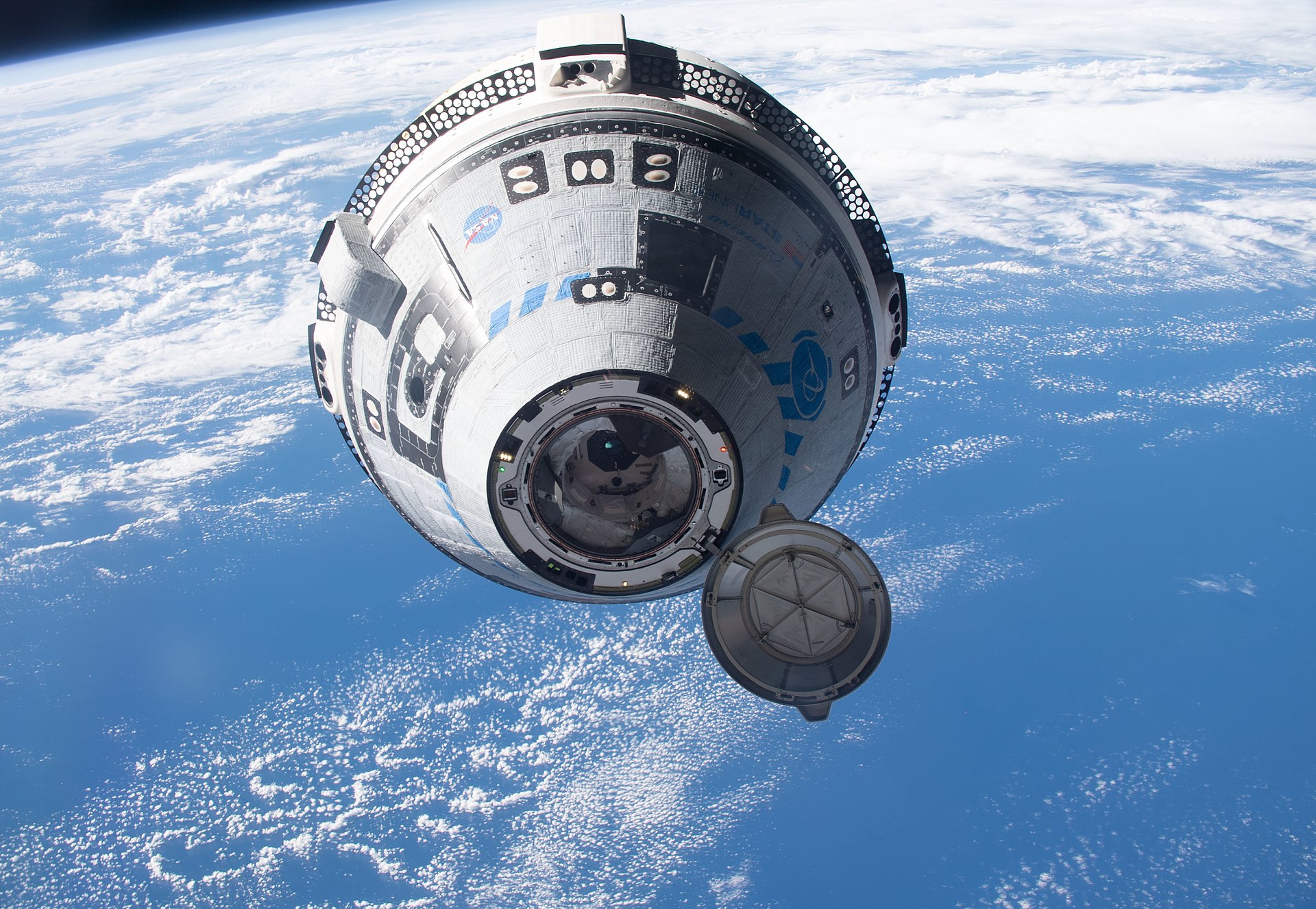 1920px-Boeing%27s_Starliner_crew_ship_approaches_the_space_station_%28iss067e066735%29_%28cropped%29.jpg
