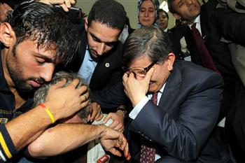 davutoglu-tears-gaza-visit-nationalturk-0455.jpg