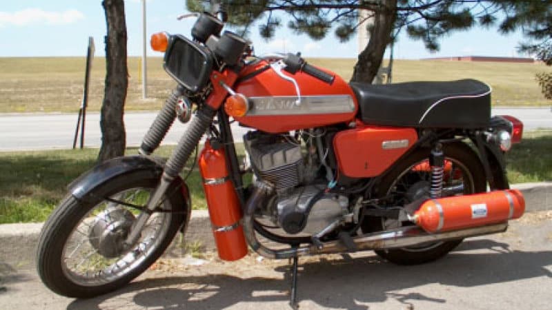 2-stroke_cng_motorcycle.jpg