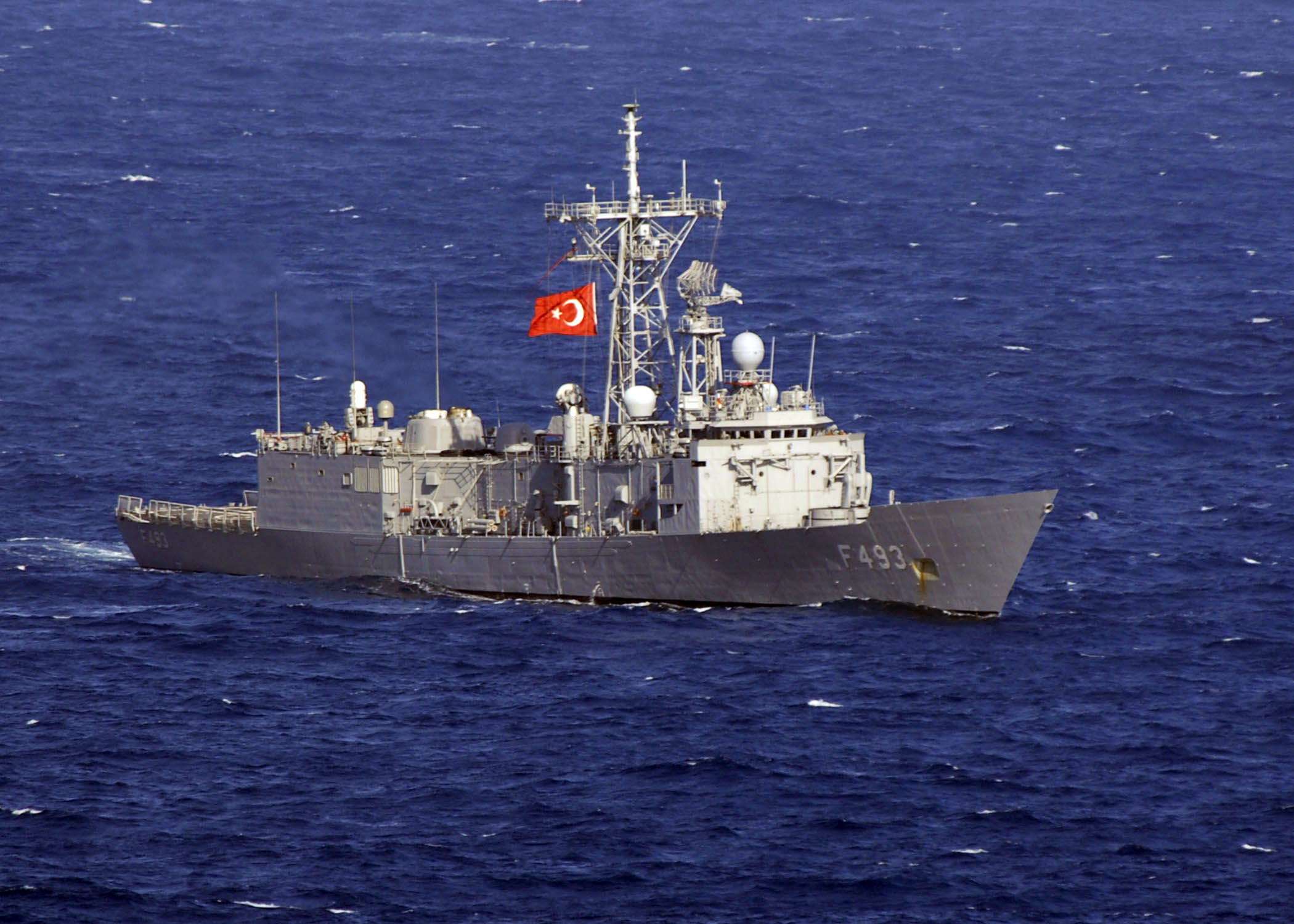 Turkish_frigate_TCG_Gelibolu_%28F_493%29.jpg