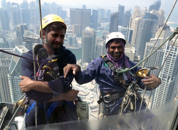 1332532-PakistaniworkersinDubaiGulfAFP-1487563568-813-640x480.jpg