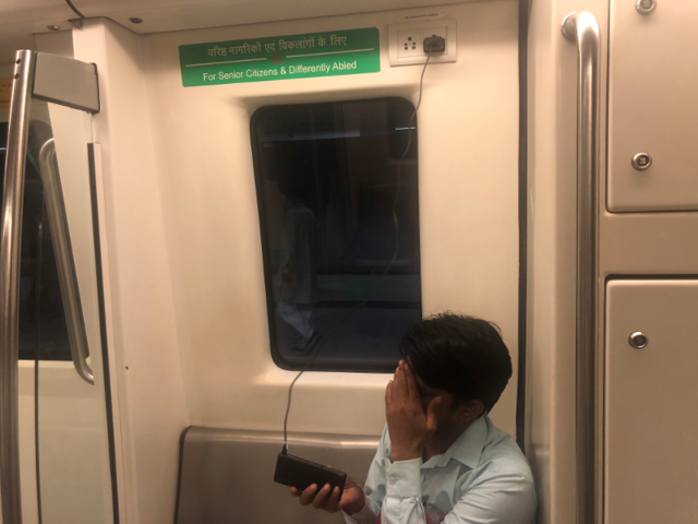 Theres-one-more-detail-you-probably-wont-see-in-New-York-Train-cars-come-equipped-with-power-outlets-in-case-you-want-to-charge-your-phone-or-laptop-.jpg