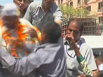 Arvind_Kejriwal_slapped_new_360x270.jpg