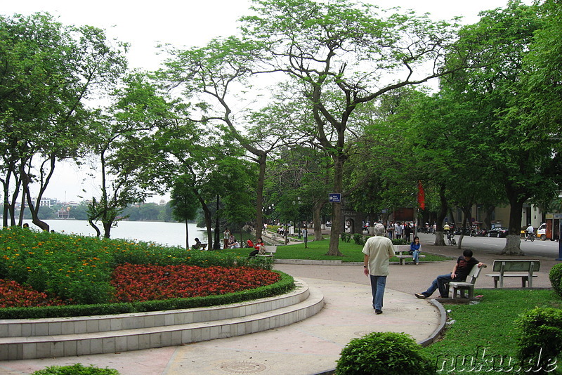 hoan-kiem-lake-in-hanoi-vietnam-2734-800.jpg