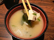 220px-Tofu_in_miso_soup_by_cathykid_in_Taipei.jpg