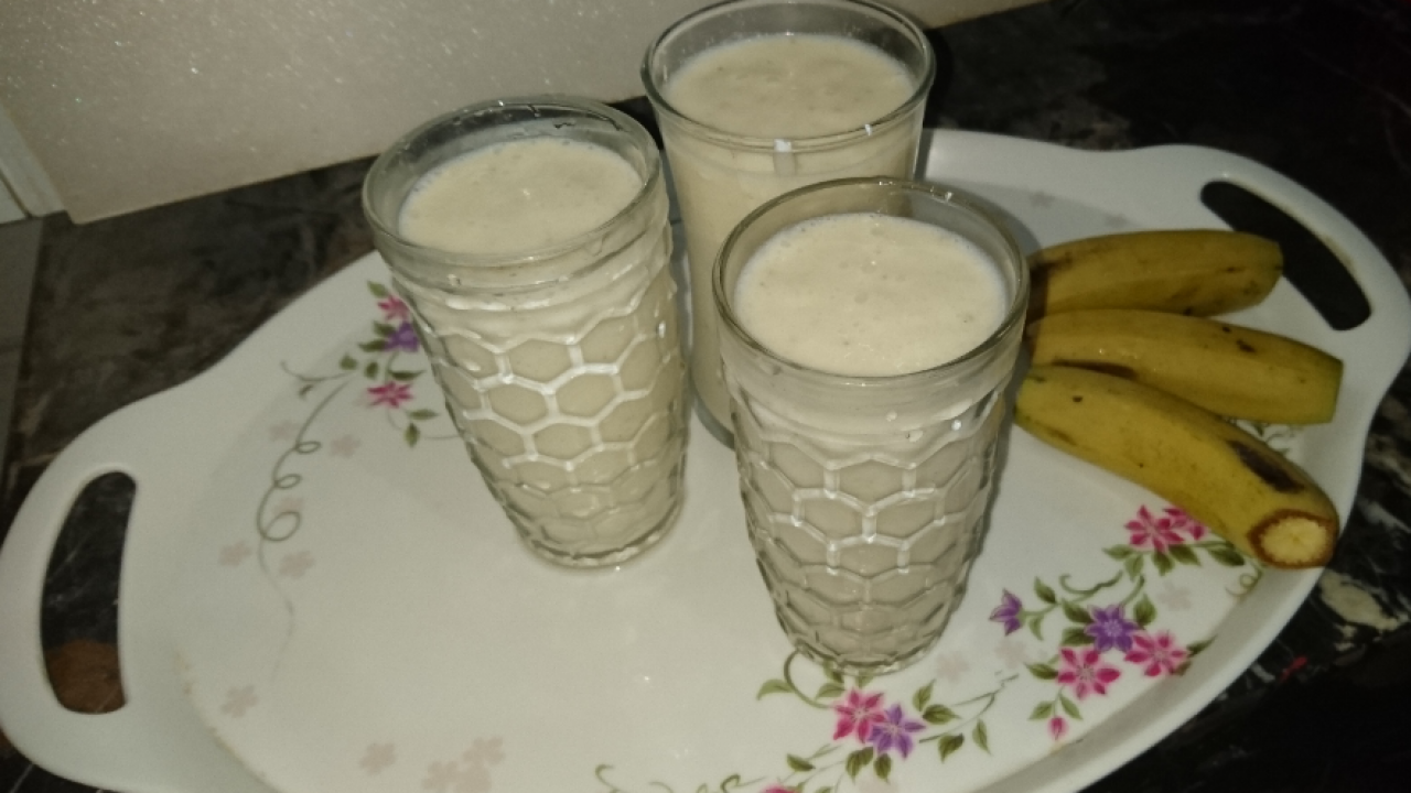 banana-shake-pakistani-food-recipe-1280x720.png