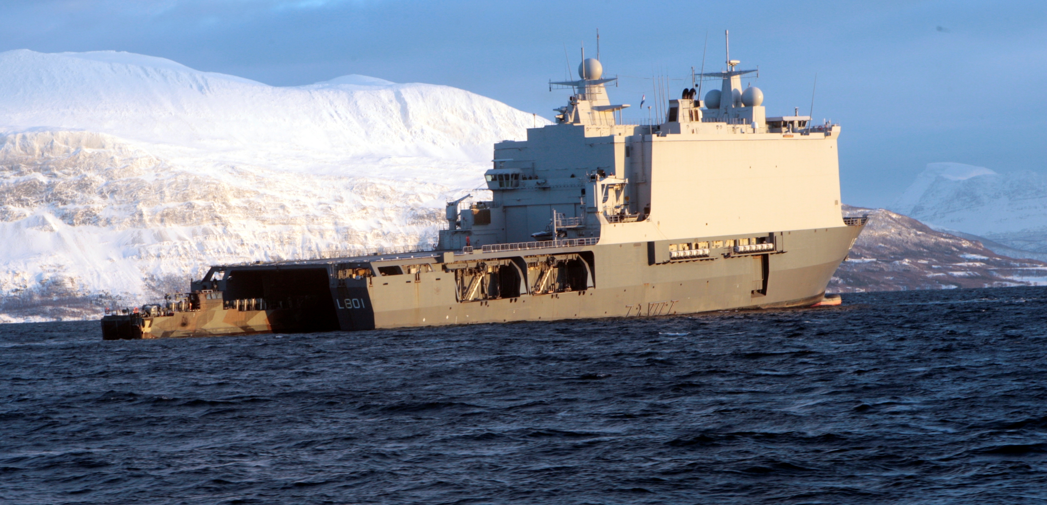 HNLMS_Johan_de_Witt_(L801),_rear_view.JPG