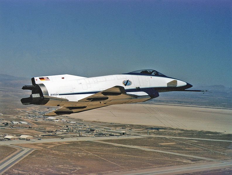 793px-X-31_Quasi-Tailless_over_Edwards_AFB.jpg