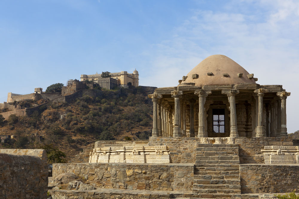 Jain%2Btemple%2B--Kumbhalgarh%2Bfort.jpg