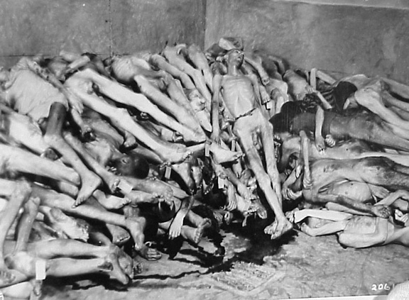 dachaumorgue1945.jpg