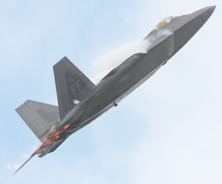 F-22A-Ventral-%C2%A9MiroslavGy%C5%B1r%C3%B6si-2S.jpg