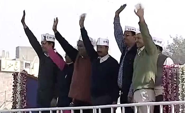 AAP_LEADERS_WAVING650_7.jpg