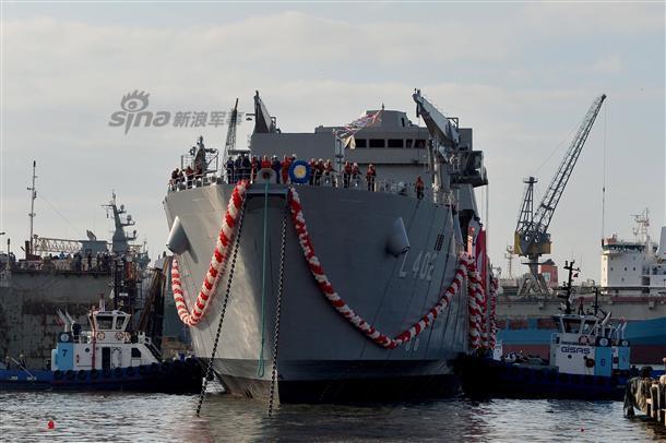 Turkish-Navy-Landing-ship-TCG-Bayraktar-launched-1.jpg