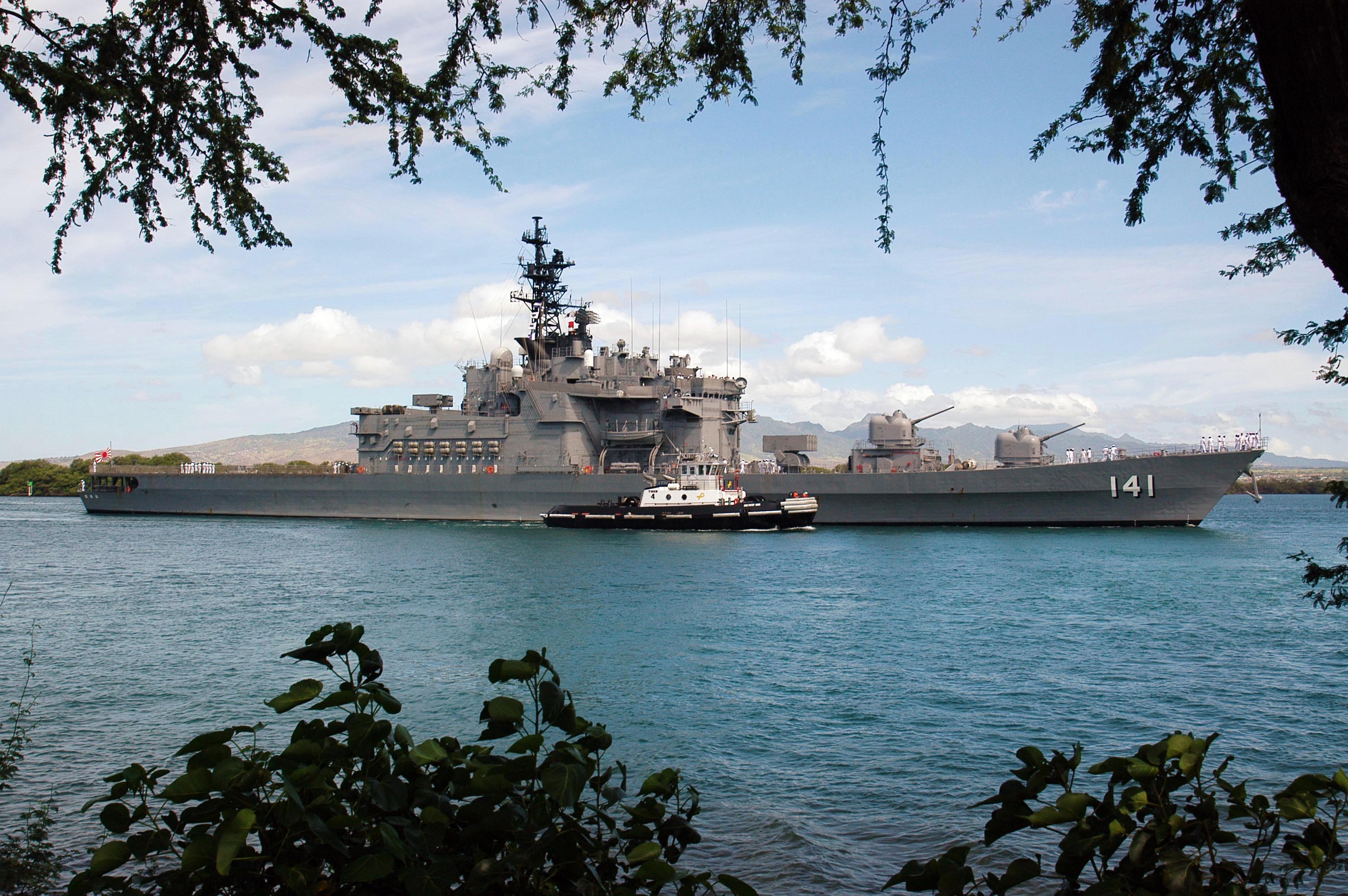 US_Navy_040625-N-8157C-053_The_Japanese_destroyer_JDS_Haruna_%28DDH_141%29_passes_Hospital_Point_in_Pearl_Harbor,_Hawaii.jpg