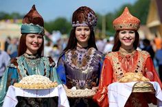 31c3c9bb22487f31c57d5de06638e965--folk-costume-ethnic.jpg