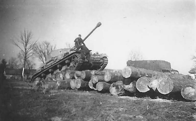 Panzer_IV_5th_SS_Panzer_Division_Wiking_Russia.jpg