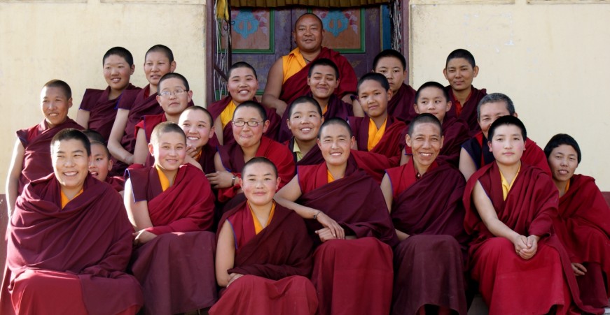 nuns-in-tibet-e1285006320747.jpg